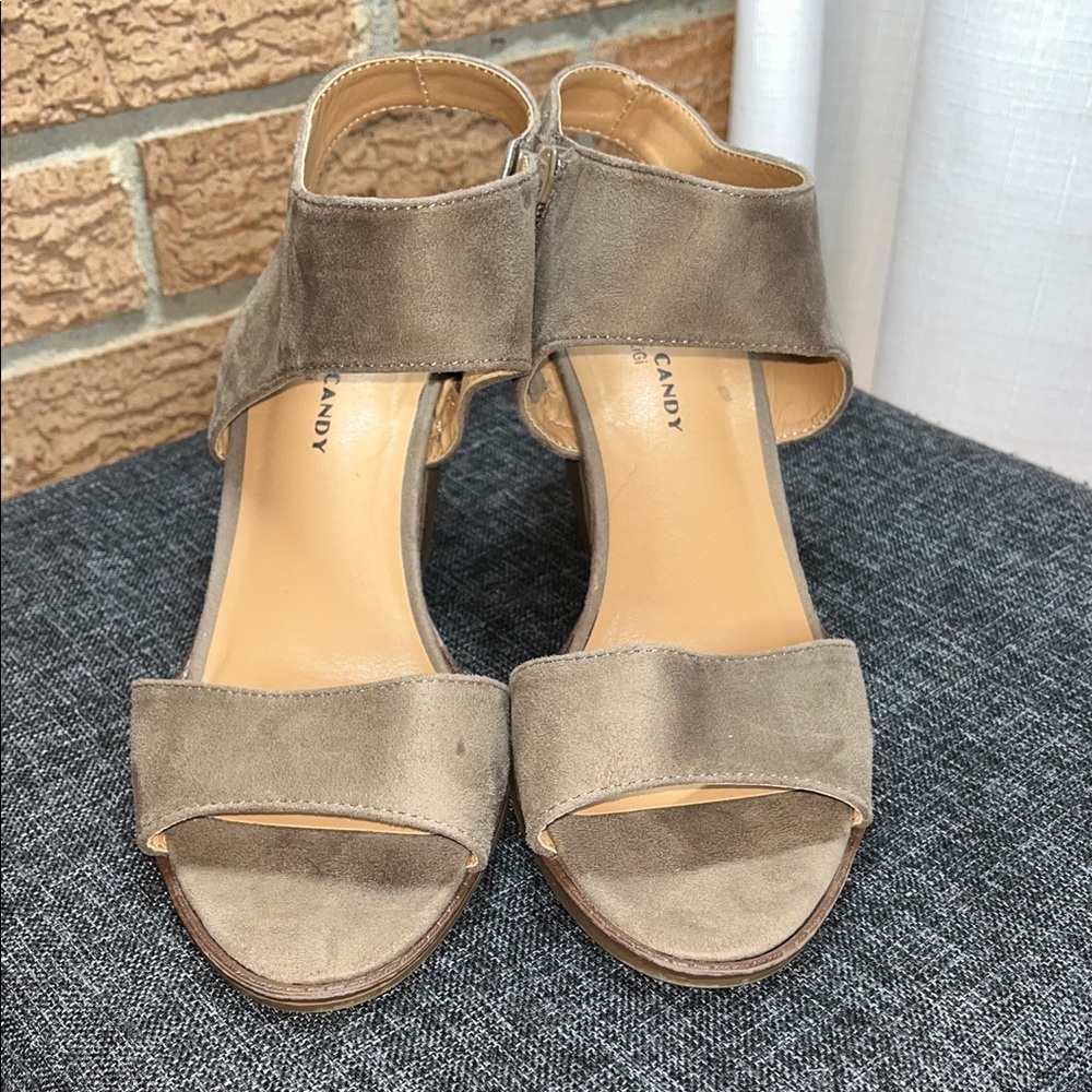 Rock & Candy Aleeya Taupe Block Heel Sandals Open Toe Ankle Strap Size 8.5